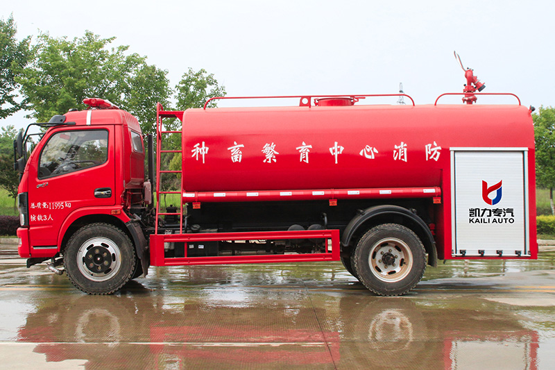 東風(fēng)大多利卡消防灑水車(chē)（8方）
