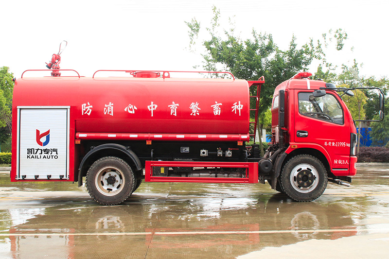 東風(fēng)大多利卡消防灑水車(chē)（8方）