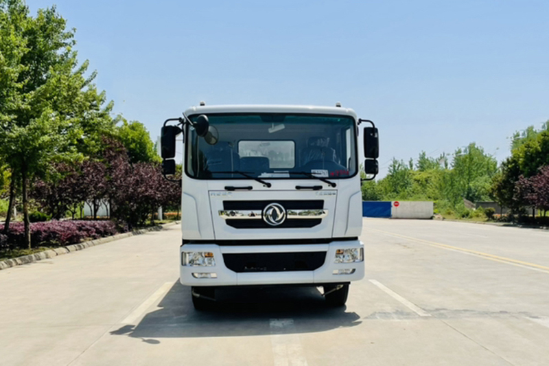 東風(fēng)D9灑水車（13.8方 / 15.1方）