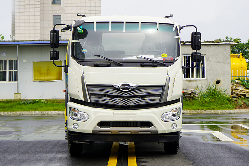 福田時(shí)代領(lǐng)航ES7灑水車（ 13.5方 / 14.4方）