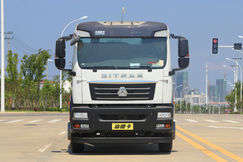 重汽汕德卡后八輪灑水車（18方）