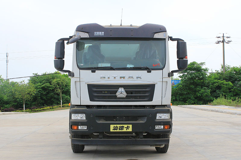 重汽汕德卡前四后八灑水車(chē)（24.3方）（選裝30~40米霧炮）