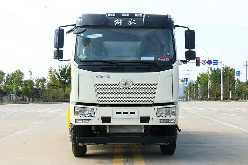 解放后八輪灑水車（18.8方）（選裝30~40米霧炮）