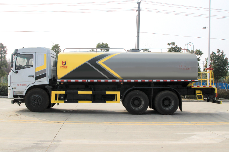 東風專底D3L后八輪灑水車（19.1方）（選裝30~40米霧炮）