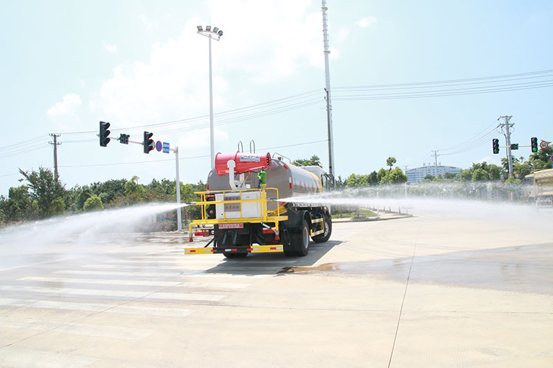 東風(fēng)D9噴霧車（12方13.6方14方15.9方）（30米霧炮）