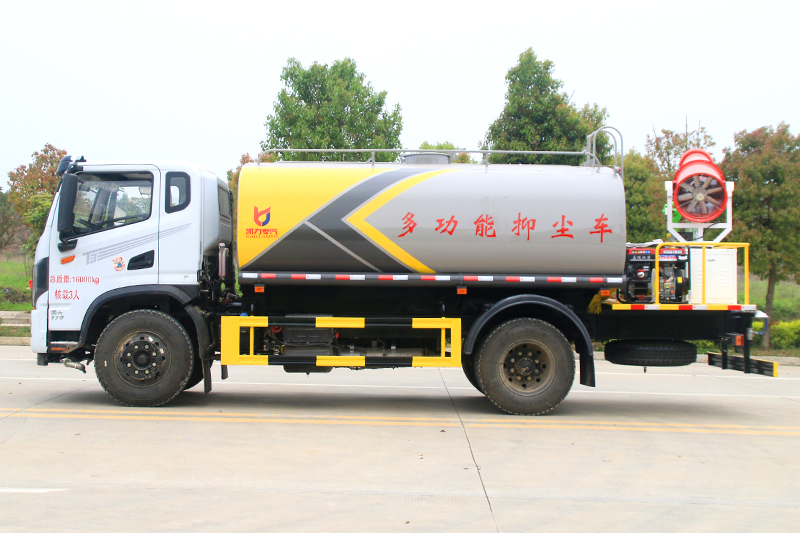 東風(fēng)華神T3噴霧車（8.3方 12方）（30米霧炮）