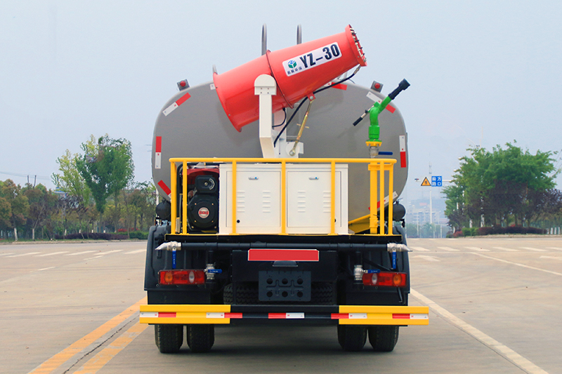 東風(fēng)華神T3噴霧車（8.3方 12方）（30米霧炮）