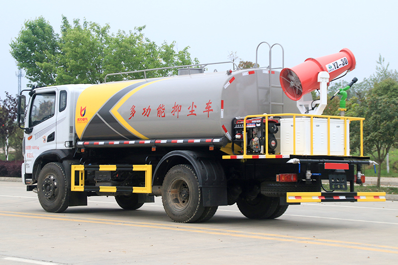 東風(fēng)華神T3噴霧車（8.3方 12方）（30米霧炮）