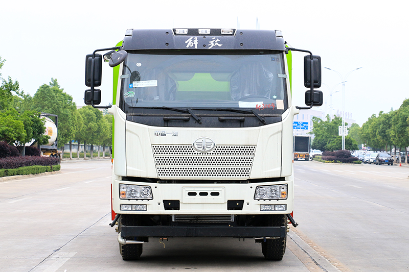 解放J6抑塵車（方罐）（11.5方）-（30~100米霧炮）