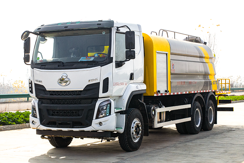 柳汽乘龍后八輪H5抑塵車（17方）（80~120米霧炮）