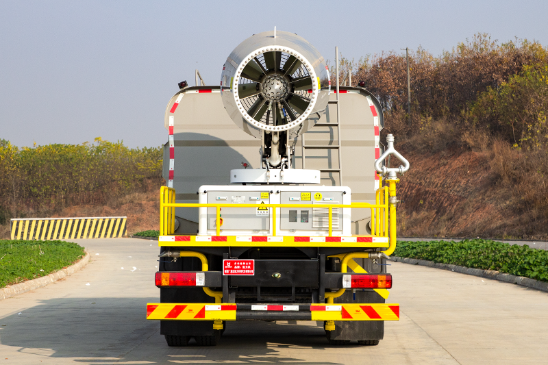柳汽乘龍后八輪H5抑塵車（17方）（80~120米霧炮）