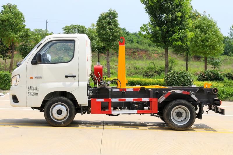 （藍(lán)牌）福田祥菱勾臂垃圾車（3方）