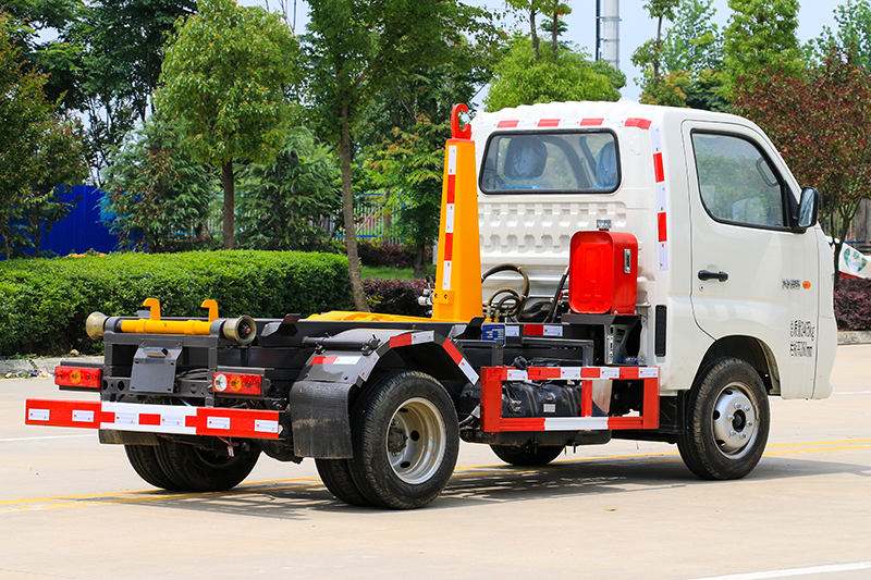 （藍(lán)牌）福田祥菱勾臂垃圾車（3方）