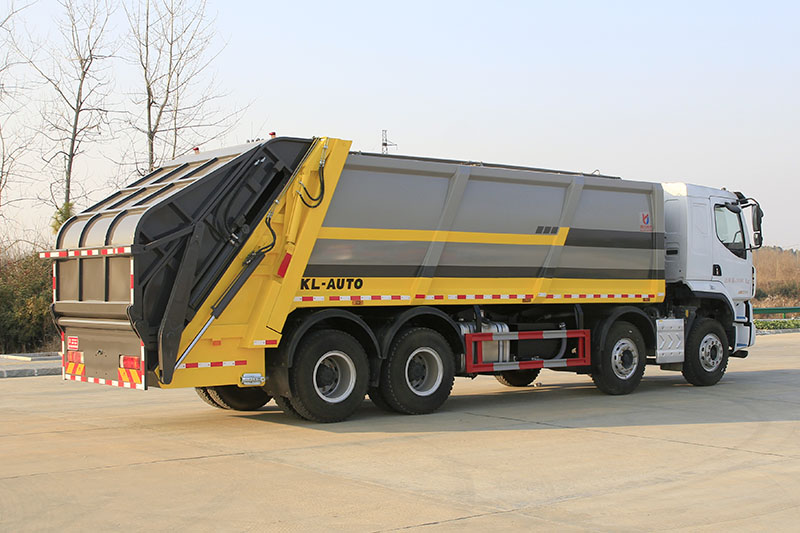 柳汽前四后八壓縮垃圾車（25方）