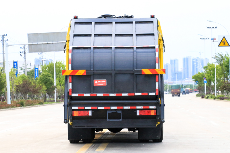 東風天龍后八輪壓縮式垃圾車（20方）