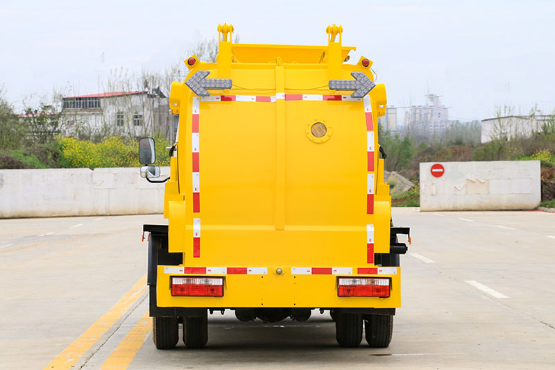 東風(fēng)小多利卡餐廚垃圾車(chē)（廂式）（6方）