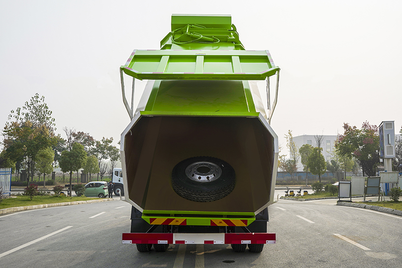 東風(fēng)D9側(cè)裝掛桶垃圾車（15方）