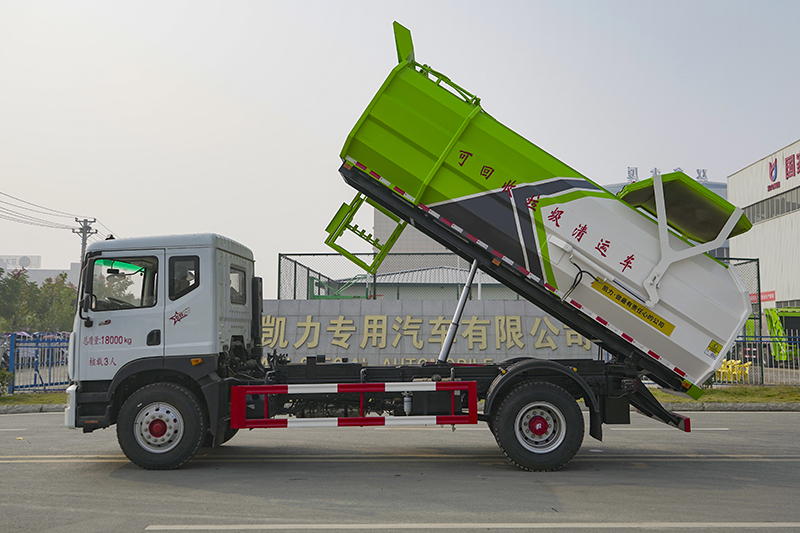 東風(fēng)D9側(cè)裝掛桶垃圾車（15方）