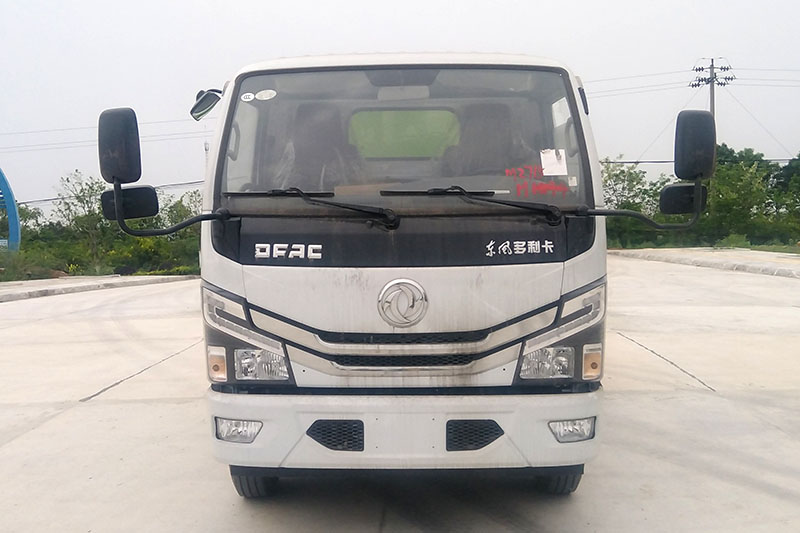 東風小多利卡側裝掛桶垃圾車（自卸式）（5方）