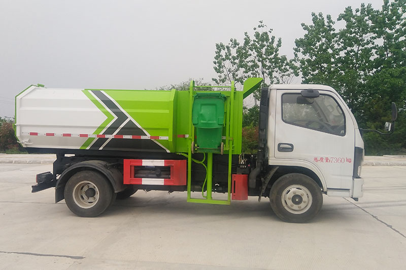 東風小多利卡側裝掛桶垃圾車（自卸式）（5方）