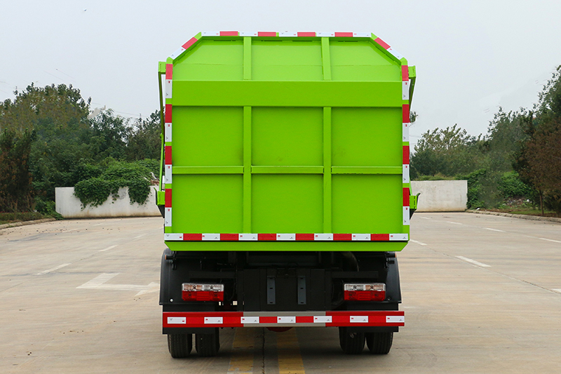 東風(fēng)小多利卡側(cè)裝掛桶垃圾車（10.5方）