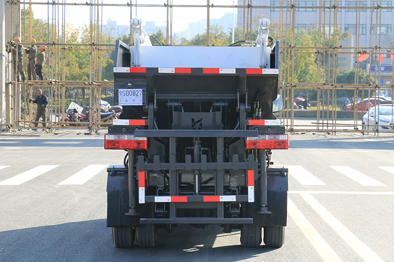 江淮康鈴X1無泄漏后裝掛桶垃圾車（3.5方 3方）