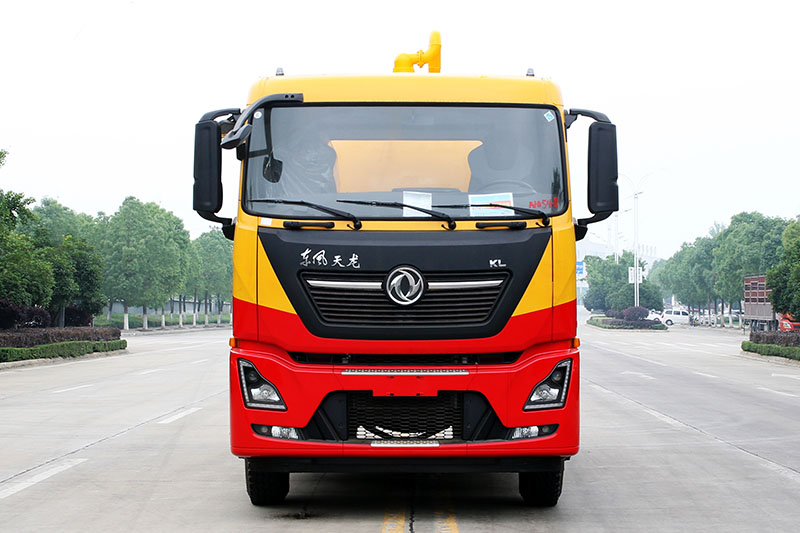 東風天龍后八輪吸污車（18方）