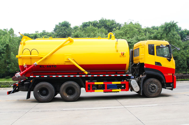 東風天龍后八輪吸污車（18方）