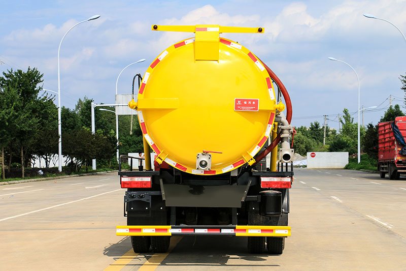東風(fēng)大多利卡吸污車（8方 10方）