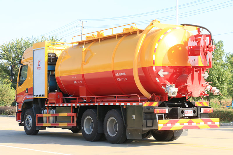 柳汽乘龍后八輪清洗吸污車（一體罐 可加裝副發）（清水 污水21方）