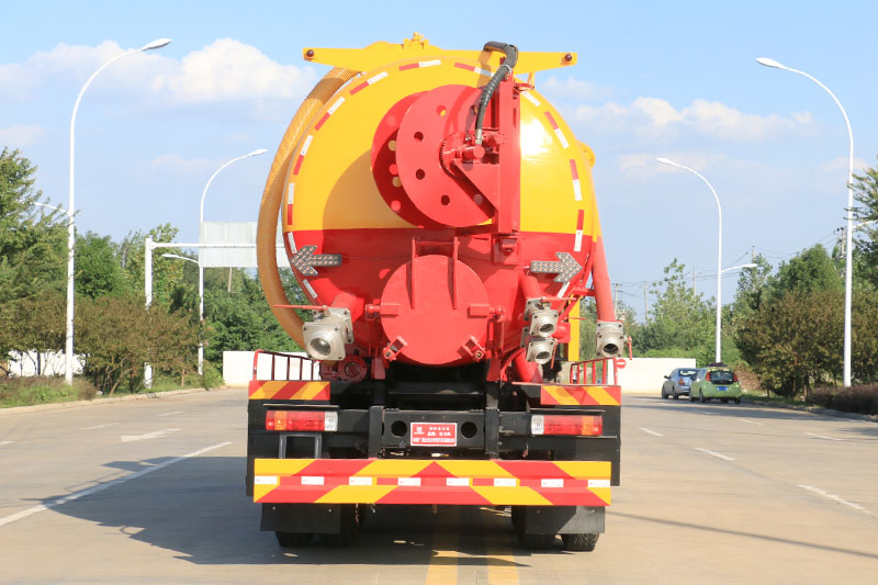 柳汽乘龍后八輪清洗吸污車（一體罐 可加裝副發）（清水 污水21方）