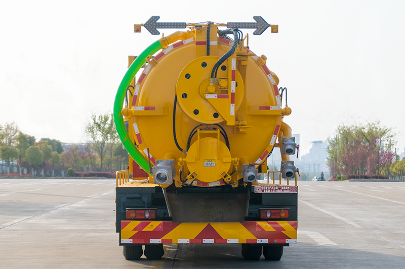 東風天錦清洗吸污車帶電控（圓罐）（可加裝副發）（清水 污水15方）