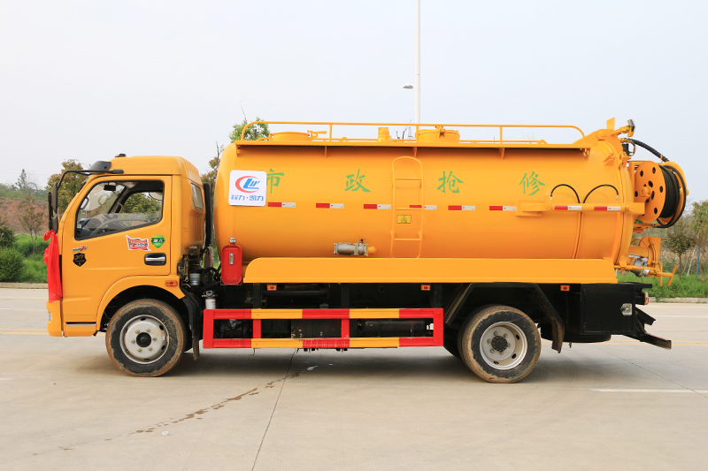 東風大多利卡清洗吸污車（一體罐）（清水 污水9.5方）
