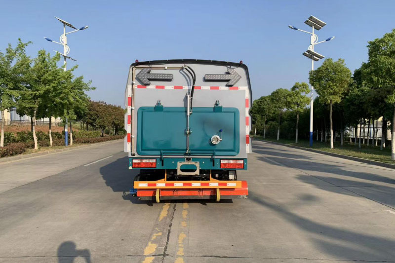 東風小多利卡吸塵車（后置吸塵）（1水4塵）
