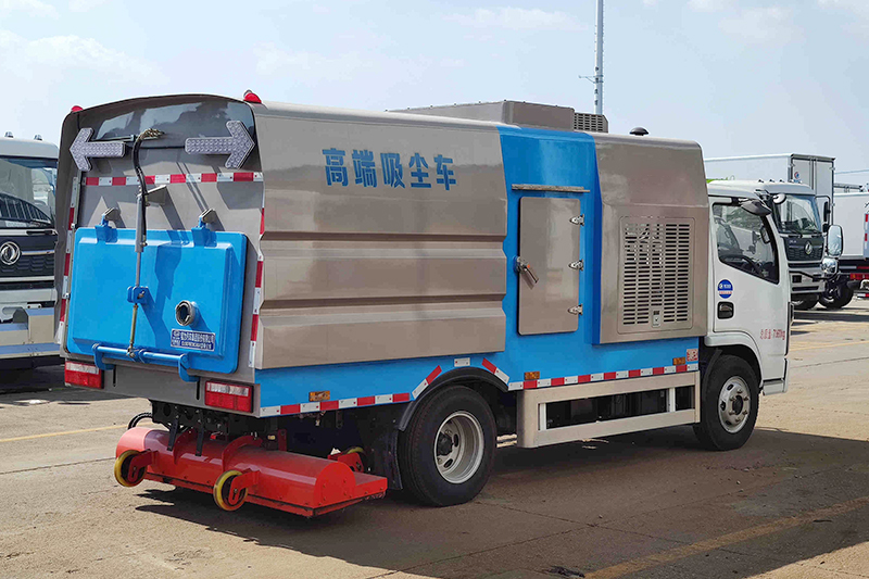 東風小多利卡吸塵車（后置吸塵）（1水4塵）